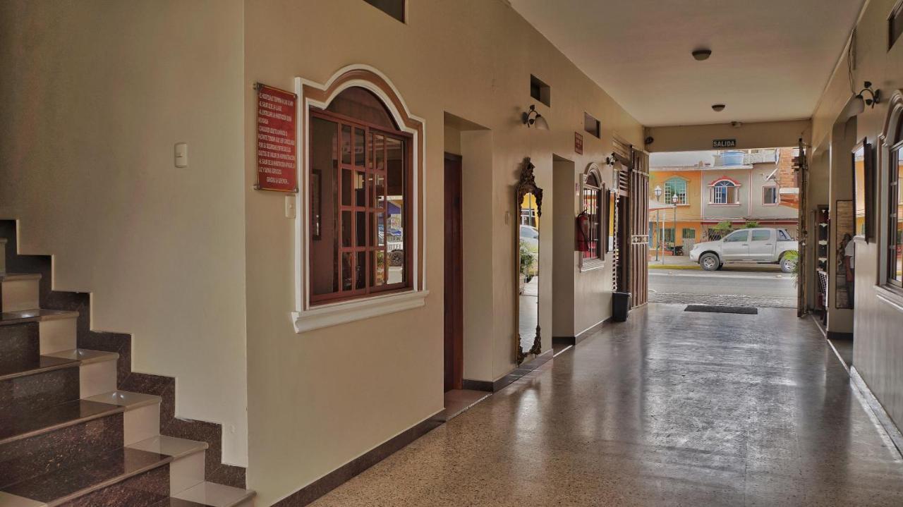 Vallejo Hotel Huaquillas Esterno foto