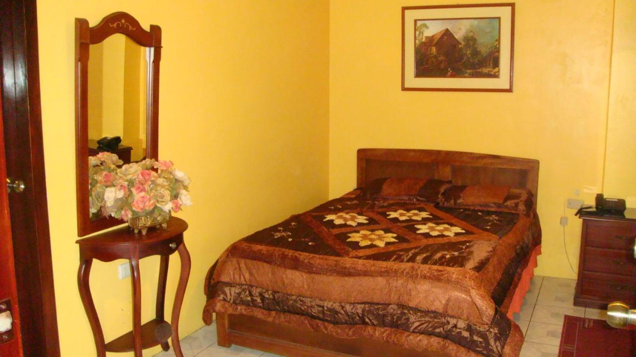 Vallejo Hotel Huaquillas Esterno foto
